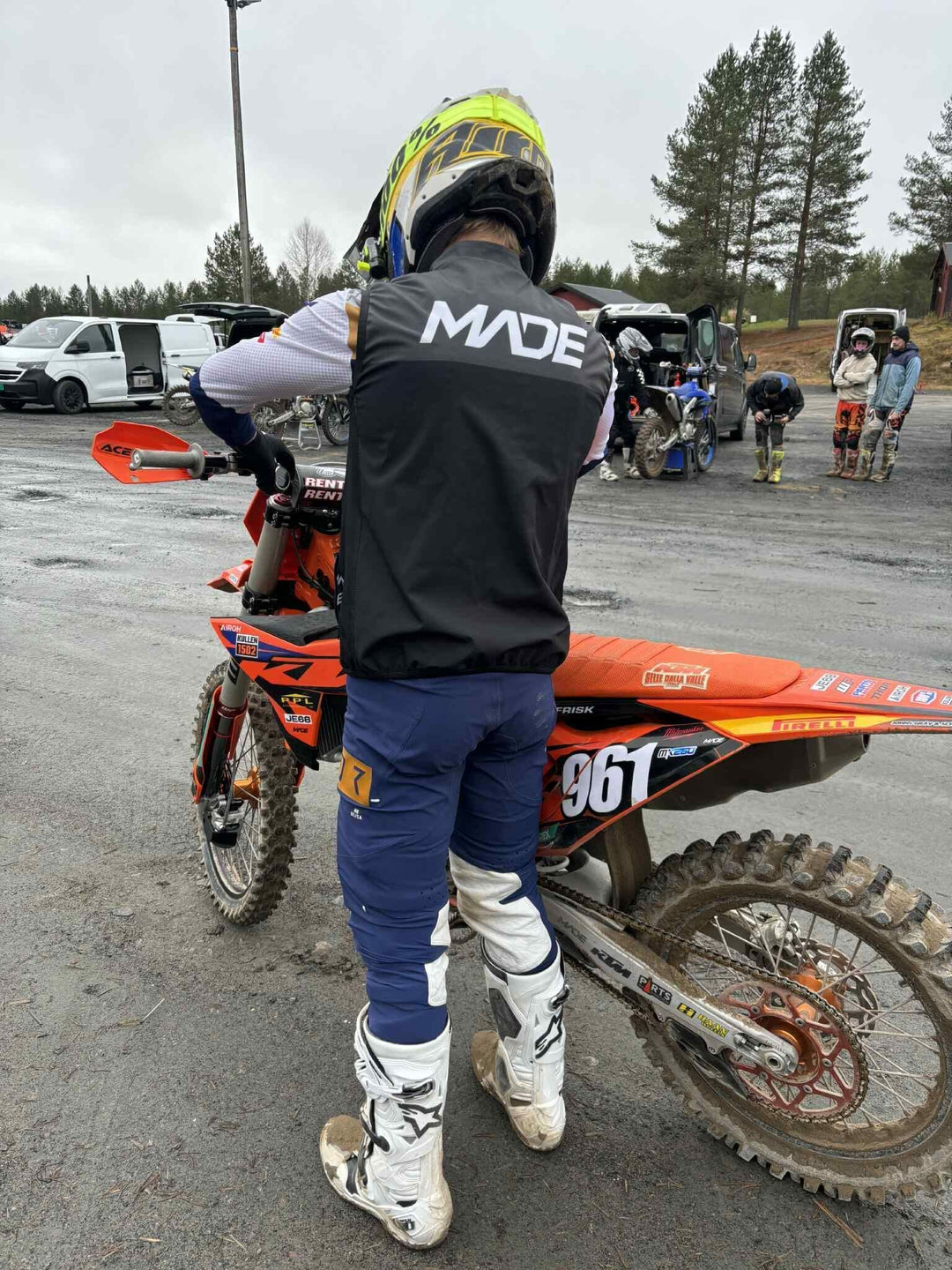 Black vest with 'MADE' logo on the back and front - madestickers.com